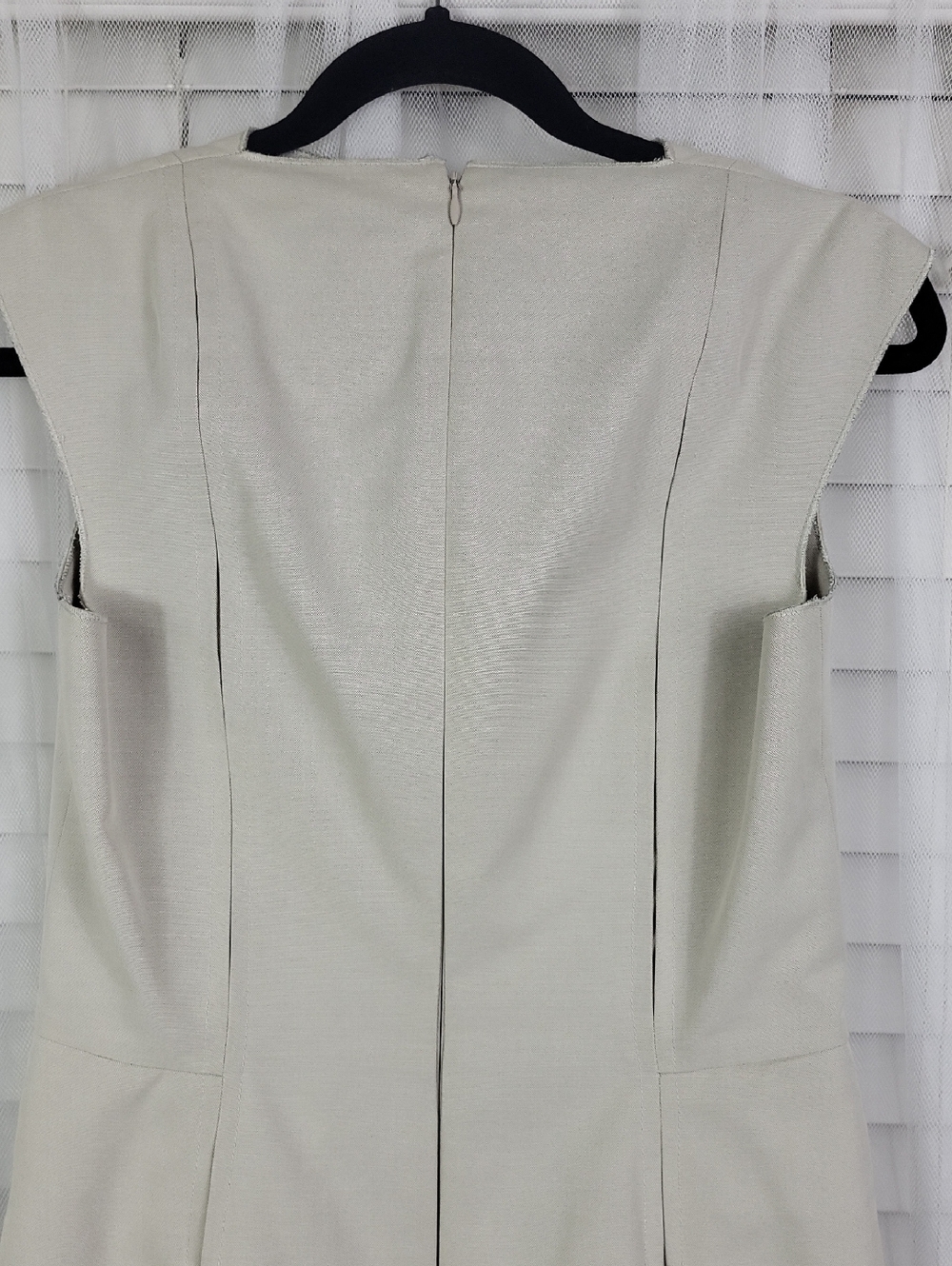 Akris Cream Laser-Cut Midi Dress with Tassel Zip. Size 6 - Picture 14 of 16
